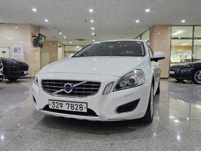 2013 Volvo V60 D4 1st photo 1