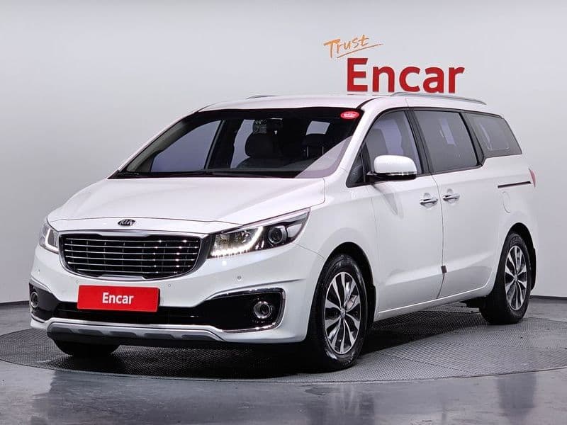 2017 Kia Carnival 9-seater Luxury photo 1