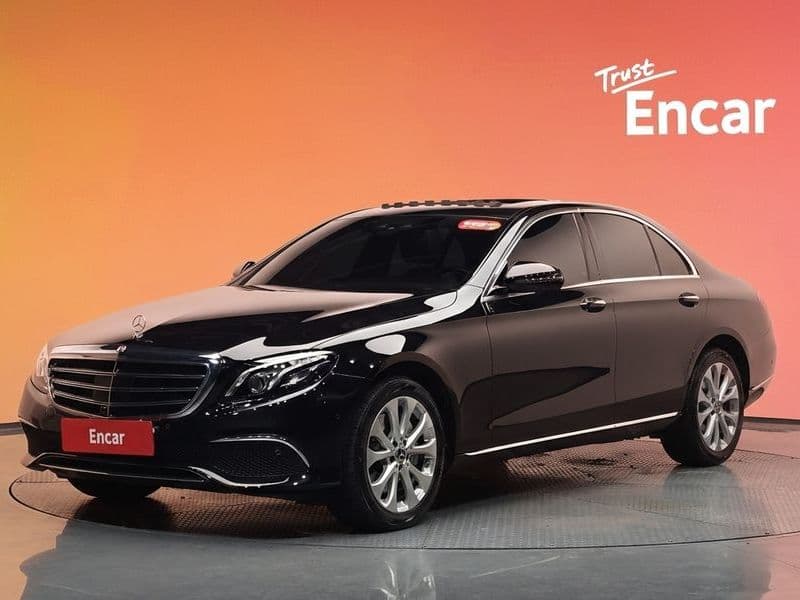 2020 Mercedes-Benz E-Class E300 4MATIC Exclusive photo 1