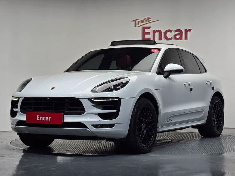 2017 Porsche Macan 3.0 GTS 95B photo 1