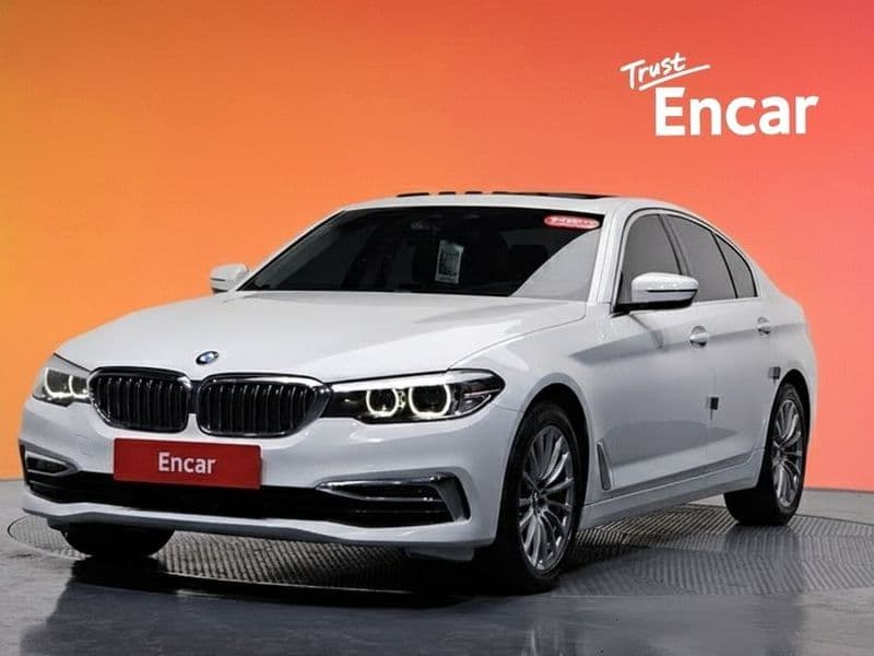 2020 BMW 5 Series 520i Luxury photo 1