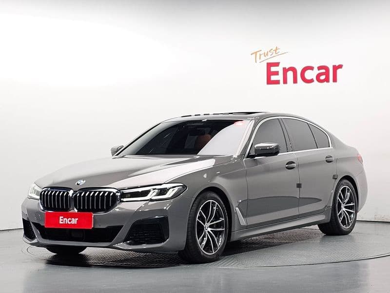 2021 BMW 5 Series 520i M Sport photo 1