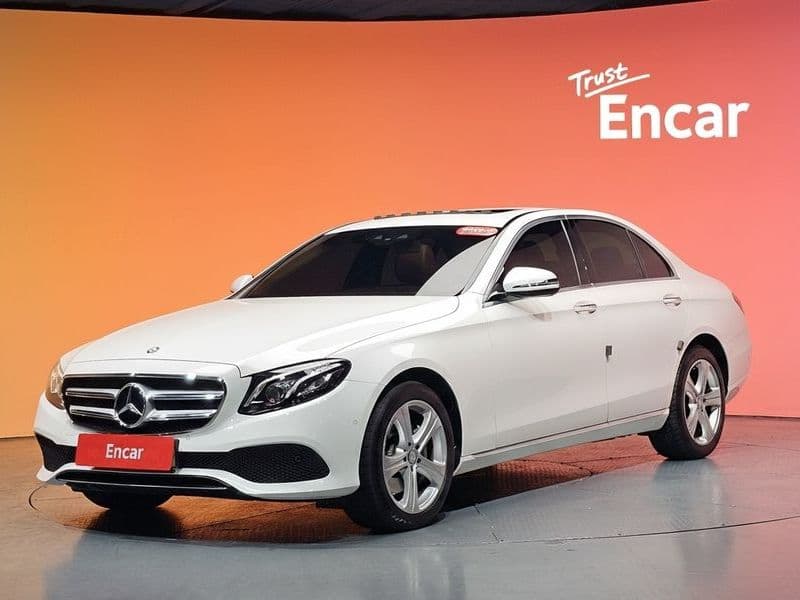 2017 Mercedes-Benz E-Class E220d Avantgarde photo 1