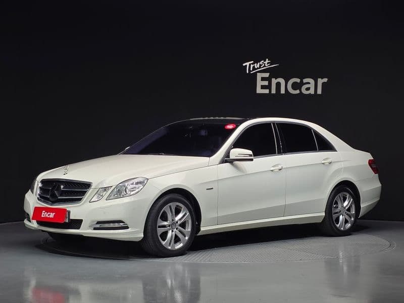 2012 Mercedes-Benz E-Class E200 CGI photo 1