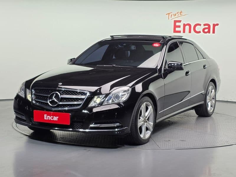 2012 Mercedes-Benz E-Class E300 Elegance photo 1