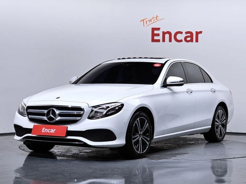 2020 Mercedes-Benz E-Class E220d Avantgarde photo 1