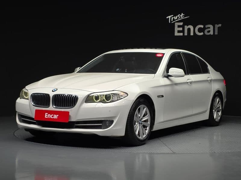 2013 BMW 5 Series 520d photo 1