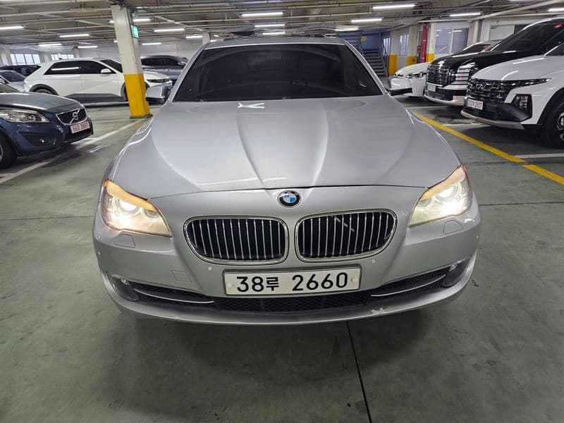 2012 BMW 5 Series 528i photo 1
