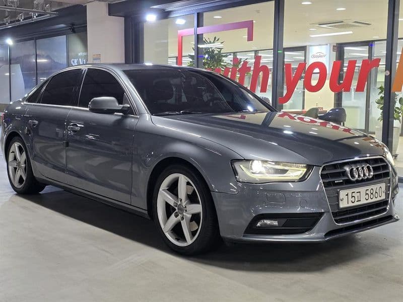 2013 Audi A4 2.0 TFSI Quattro Dynamic B8 photo 1