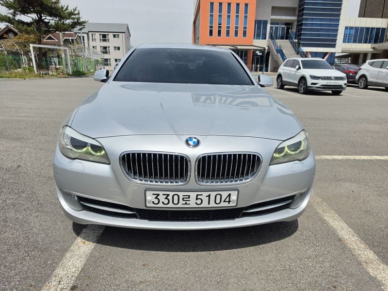 2013 BMW 5 Series 520d photo 1