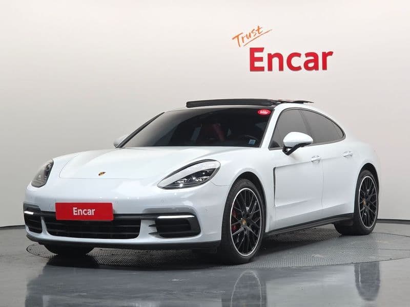 2020 Porsche Panamera 3.0 AWD photo 1