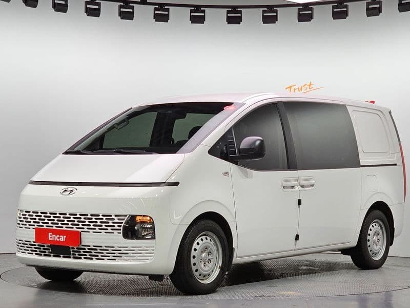 2023 Hyundai Staria Cargo 5-Seater Smart photo 1