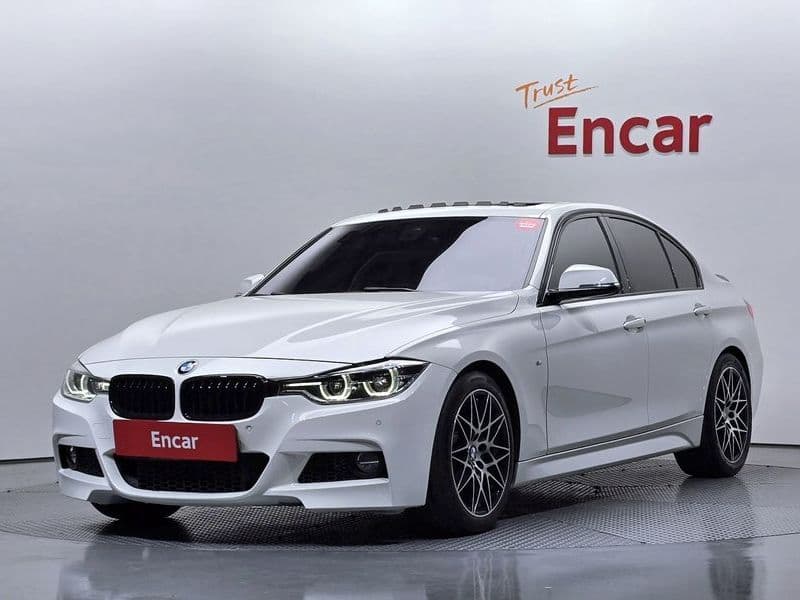2017 BMW 3 Series 330i M Sport photo 1