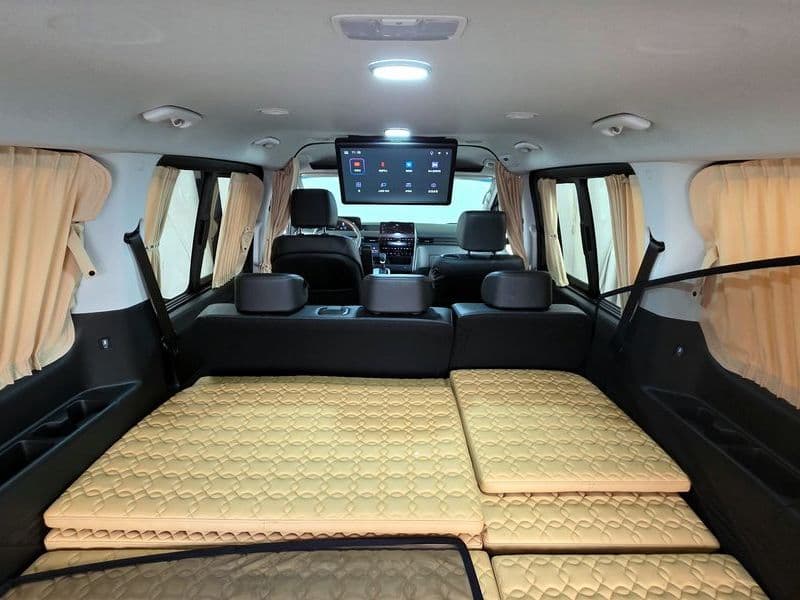 2023 Hyundai Staria Tourer 9-Seater Modern photo 1