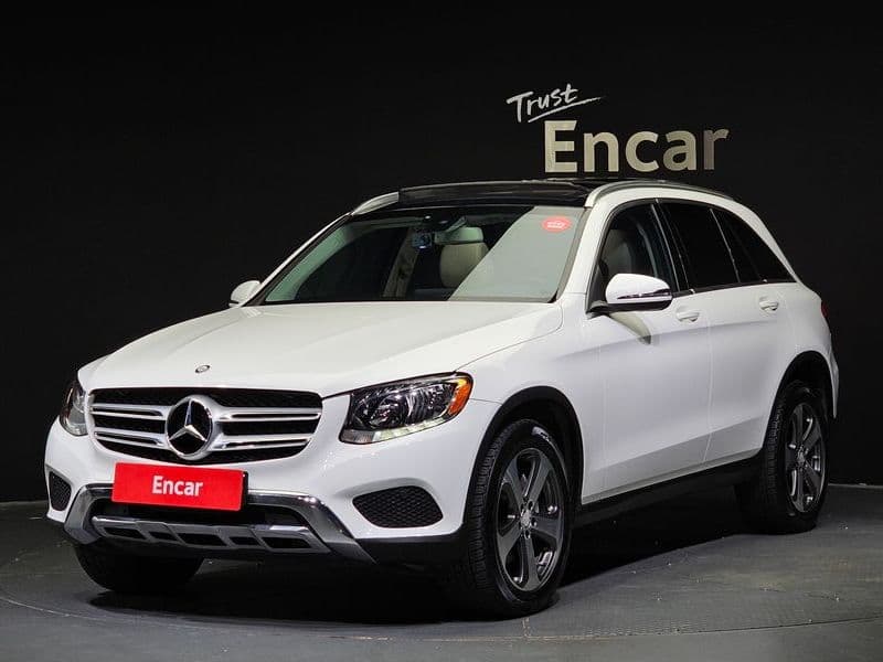 2016 Mercedes-Benz C-Class GLC300 photo 1