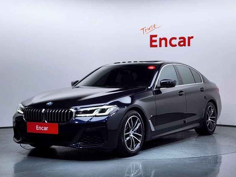 2022 BMW 5 Series 520i M Sport photo 1