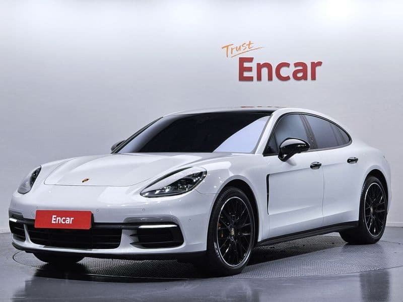2018 Porsche Panamera 3.0 AWD photo 1