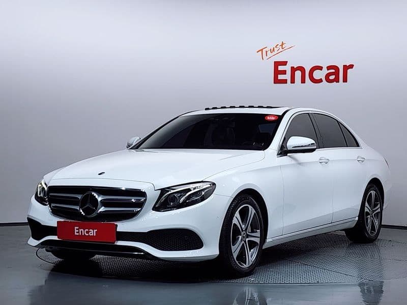 2020 Mercedes-Benz E-Class E300 Avantgarde photo 1