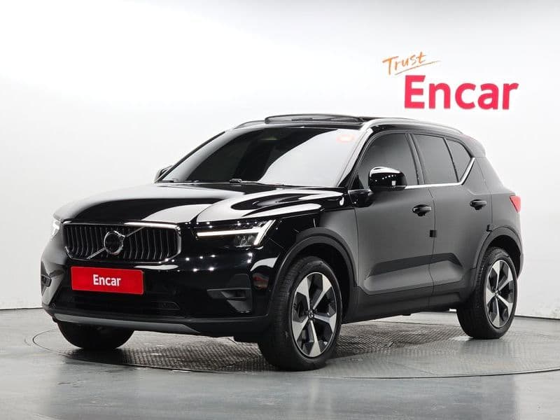 2023 Volvo XC40 B4 Ultimate Bright photo 1