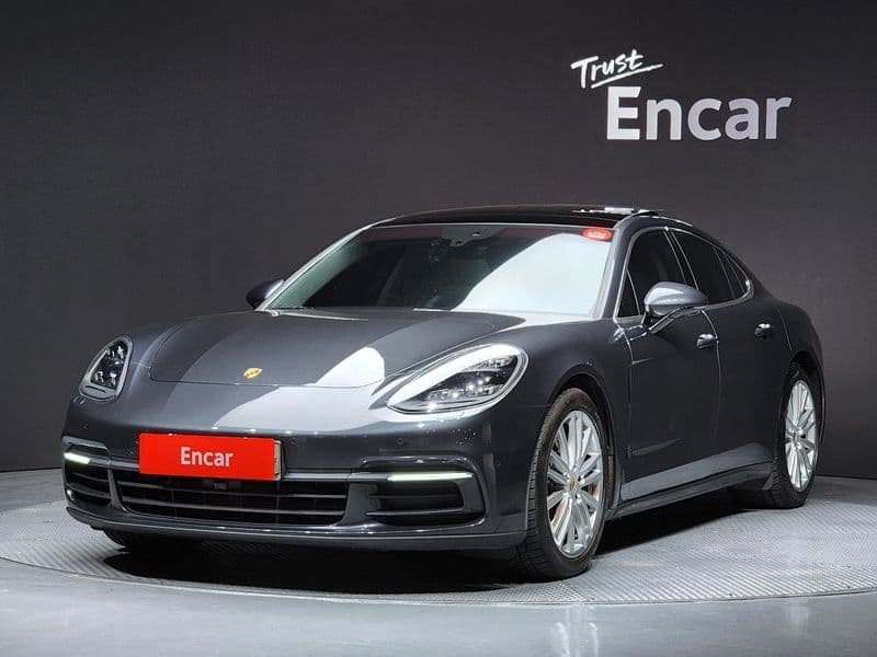 2018 Porsche Panamera 3.0 AWD photo 1