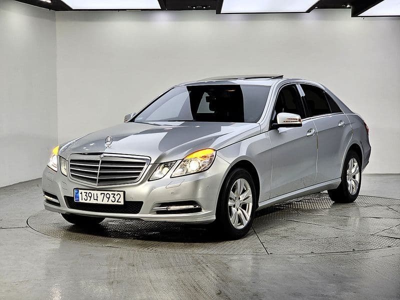 2013 Mercedes-Benz E-Class E200 CGI photo 1