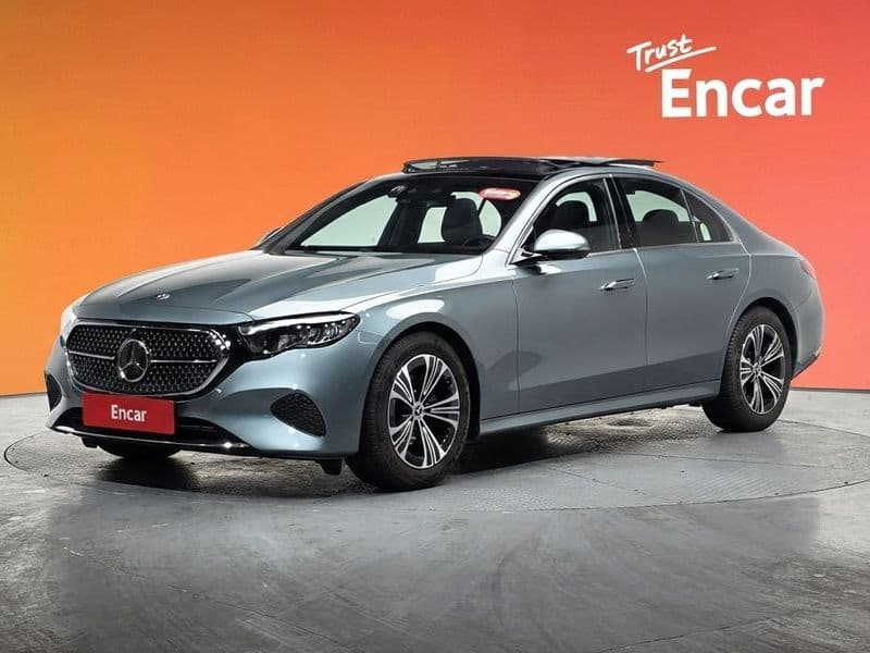2025 Mercedes-Benz E-Class E200 Avantgarde photo 1