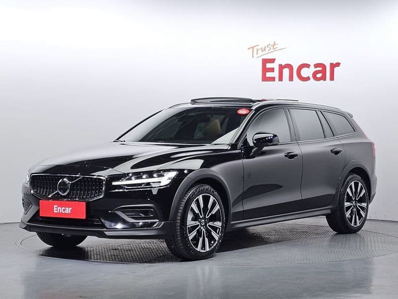 2025 Volvo V60 B5 Ultra AWD photo 1