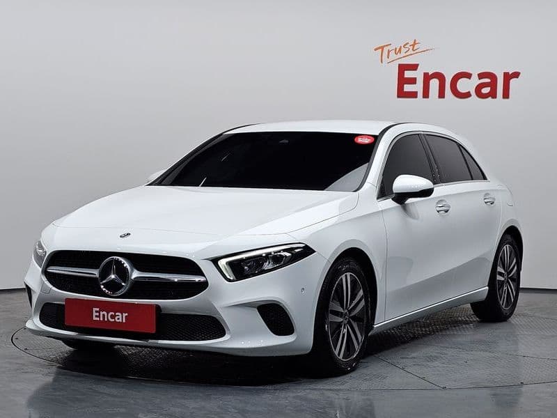 2023 Mercedes-Benz A-Class A220 Hatchback photo 1