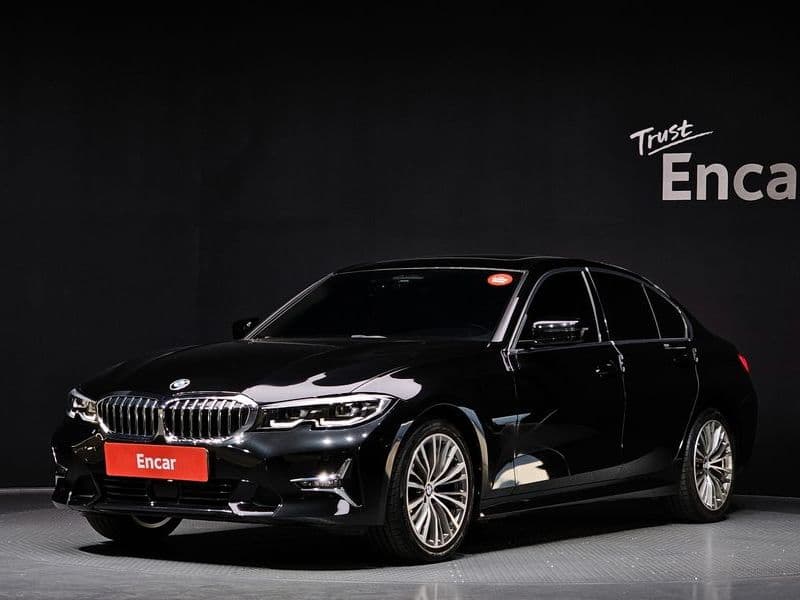 2022 BMW 3 Series 320i Luxury photo 1