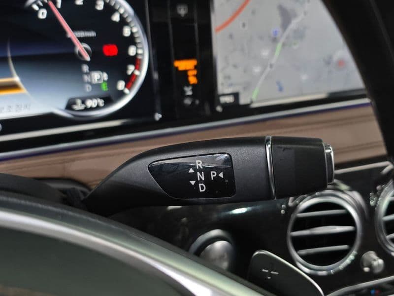 2017 Mercedes-Benz S-Class S400L 4MATIC photo 9